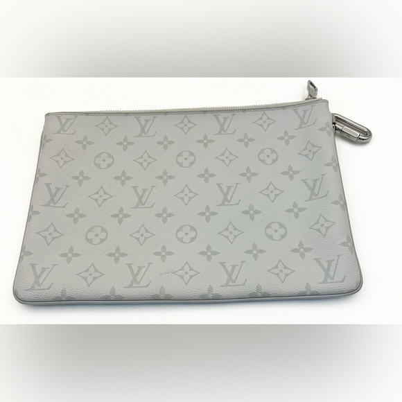 Louis Vuitton White Monogram Antarctica Zip Pouch O-Case Clutch - Picture 2 of 9